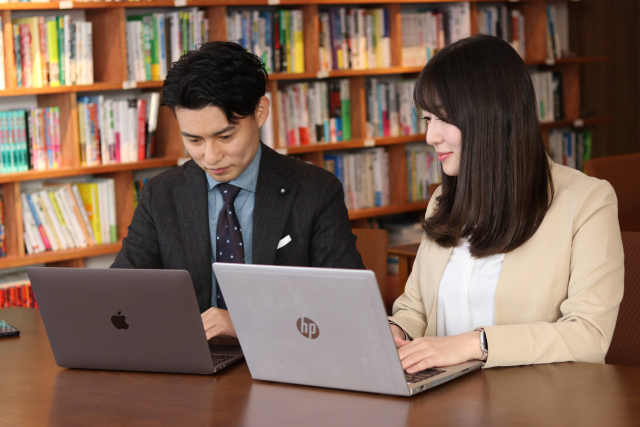 既卒・第二新卒特化の人材ベンチャー！人と企業を繋げる法人営業職募集