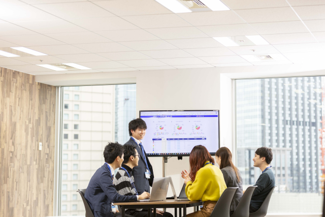 【フロントエンドエンジニア/サーバーサイドエンジニア】急成長中のITベンチャー★自社開発のSaaSで不動産業界に新しい風を！